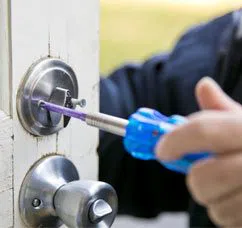 City Locksmith Store Nashville, TN 615-510-3310 - 12-Changing-Locks